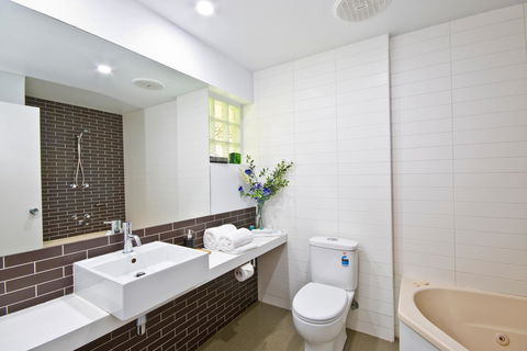 Lorne Bay View Motel - Hotel Accommodation 17