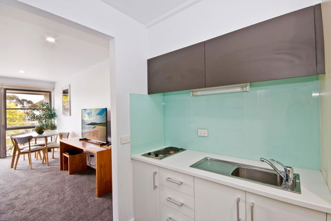 Lorne Bay View Motel - Hotel Accommodation 16