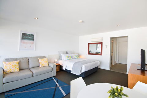 Lorne Bay View Motel - Hotel Accommodation 11