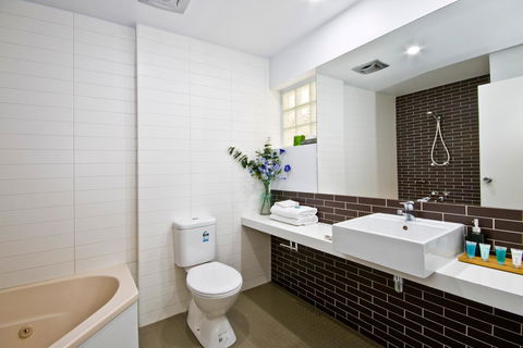 Lorne Bay View Motel - Hotel Accommodation 35