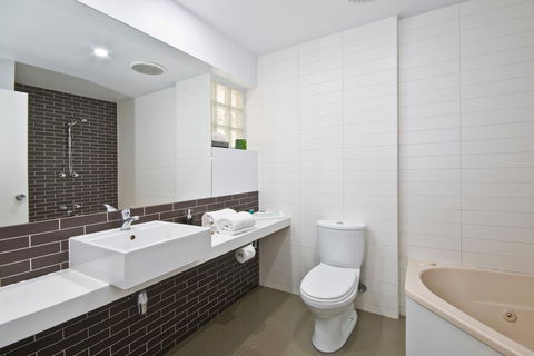 Lorne Bay View Motel - Hotel Accommodation 30