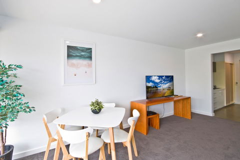 Lorne Bay View Motel - Hotel Accommodation 19