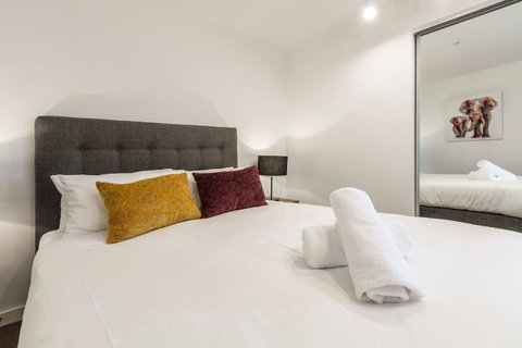 2Bedroom Apartment With Views In Docklands Next To CBD & Marvel Stadium - Hotel Accommodation 12
