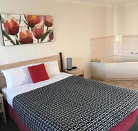 Beachcomber Motel  Apartments - Hotel Accommodation