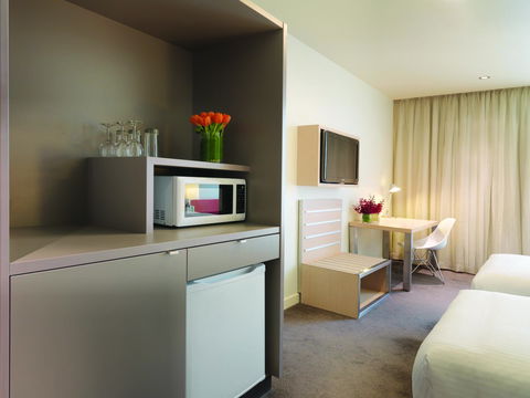 Travelodge Hotel Melbourne Docklands - Hotel Accommodation 5