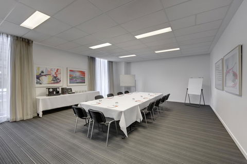 Travelodge Hotel Melbourne Docklands - Hotel Accommodation 24
