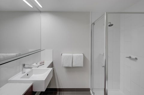 Travelodge Hotel Melbourne Docklands - Hotel Accommodation 6