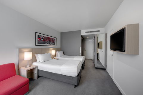 Travelodge Hotel Melbourne Docklands - Hotel Accommodation 1