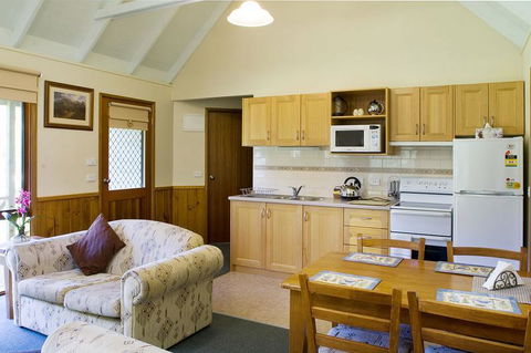 Shady Brook Cottages - Hotel Accommodation 2