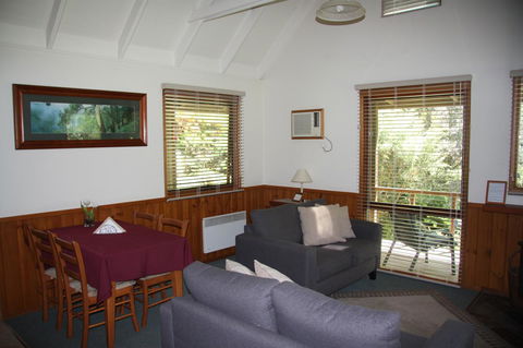 Shady Brook Cottages - Hotel Accommodation 26