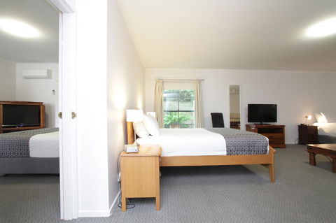 Quality Inn & Suites The Menzies - Hotel Accommodation 11