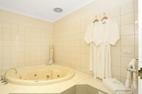 Quality Inn & Suites The Menzies - Hotel Accommodation 35