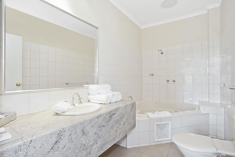 Quality Inn & Suites The Menzies - Hotel Accommodation 31