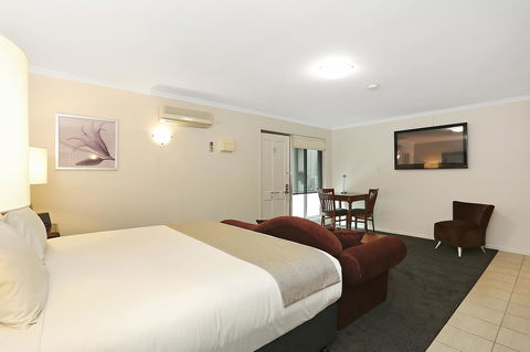 Quality Inn & Suites The Menzies - Hotel Accommodation 38
