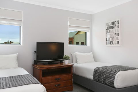 Quality Inn & Suites The Menzies - Hotel Accommodation 14
