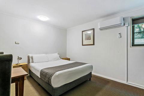 Quality Inn & Suites The Menzies - Hotel Accommodation 3