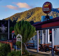 The Harrietville Snowline Hotel - Hotel Accommodation