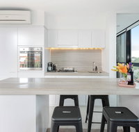Modern Apartment in the heart of St Kilda - Hotel Accommodation