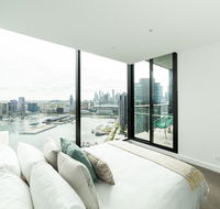 Melbourne Private Apartments - Collins Wharf Waterfront Docklands - Hotel Accommodation