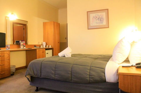 St Georges Motor Inn - Hotel Accommodation 11