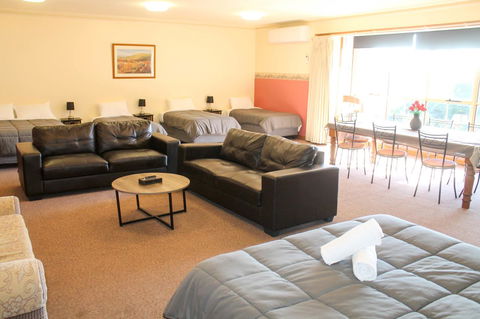 St Georges Motor Inn - Hotel Accommodation 24