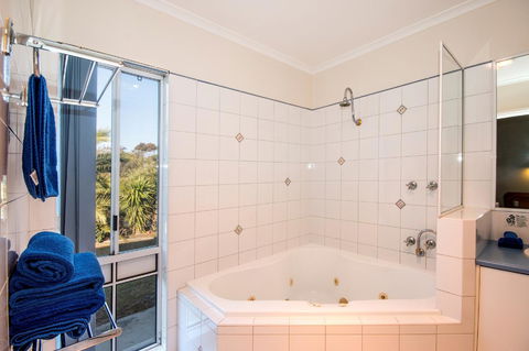 Torquay Tropicana Motel - Hotel Accommodation 17