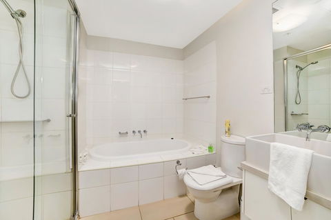 Signature Waterfront Apartments - Hotel Accommodation 14