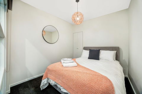 Signature Waterfront Apartments - Hotel Accommodation 19