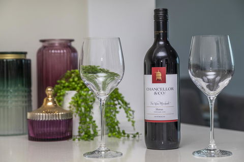 Signature Waterfront Apartments - Hotel Accommodation 27