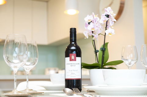 Signature Waterfront Apartments - Hotel Accommodation 10