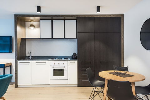 Playhouse Apartments - Hotel Accommodation 10