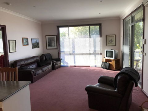 Eagle Bay Views - Hotel Accommodation 10