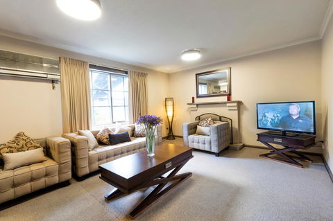 Eltham Gateway Hotel & Conference Centre - Hotel Accommodation 35