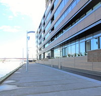Auzzie Apartments Docklands Melbourne - Hotel Accommodation