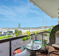 Water views Lovely 2BRs free tram zone close to everything - Hotel Accommodation