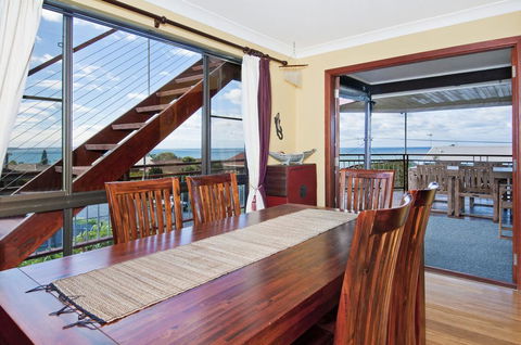 THE BOARDROOM ON BANKSIA - 11 Banksia Ave Bonny Hills - Hotel Accommodation 2