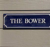 The Bower Kings Cottage - Hotel Accommodation