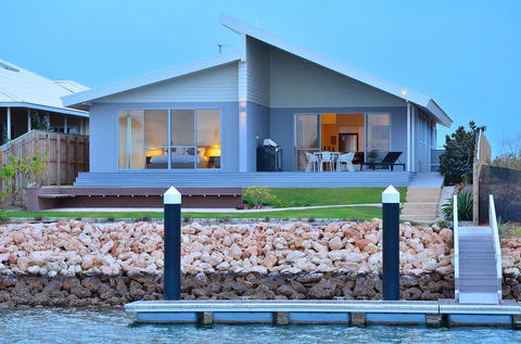 The Carnarvon Luxury Canal Home - Hotel Accommodation 0