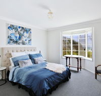 The Crescent - Pet Friendly - 1 Min to Beach - Hotel Accommodation