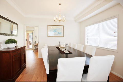 The Crescent - Pet Friendly - 1 Min To Beach - Hotel Accommodation 3