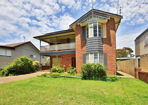 The Crescent - Pet Friendly - 1 Min To Beach - Hotel Accommodation 1