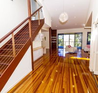 The Holiday House - Hotel Accommodation