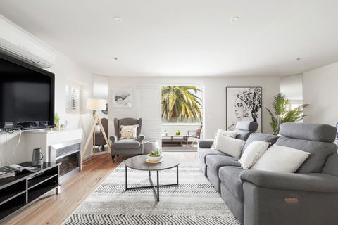 The Jetty Apartment By Ready Set Host - Hotel Accommodation 0