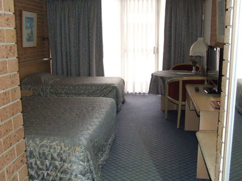 The John Hunter Motel - Hotel Accommodation 2