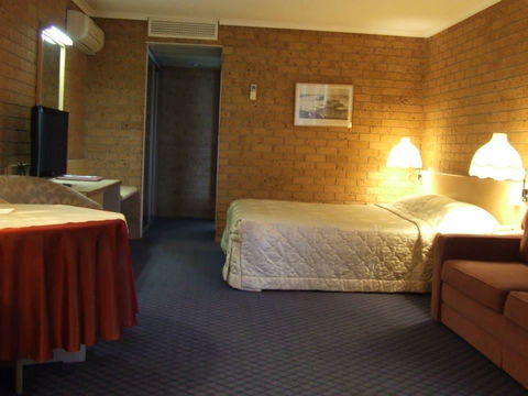 The John Hunter Motel - Hotel Accommodation 3