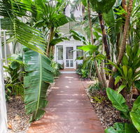 The Lakehouse in Raffetys Resort - Hotel Accommodation
