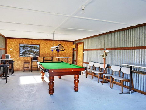 The Lobster Pot - Great Outdoor Eating Area - Hotel Accommodation 1