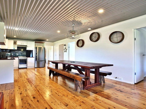 The Lobster Pot - Great Outdoor Eating Area - Hotel Accommodation 0