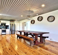 The Lobster Pot - great outdoor eating area - Hotel Accommodation