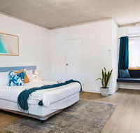 The Med Crescent Head - Hotel Accommodation